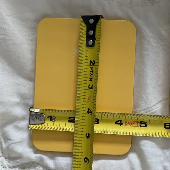 Free with purchase of any paid item. Burt’s Bees yellow tin with 🐝 bee. - Picture 10 of 13